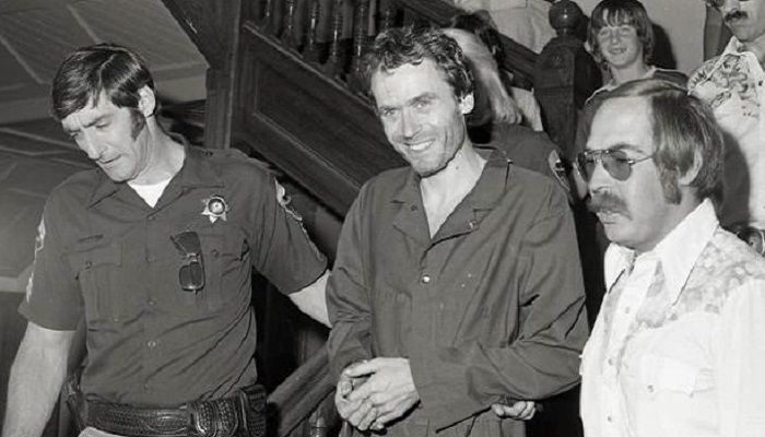 Ted Bundy - Durmiendo con el asesino - Formula Entretenimiento Ted Bundy - Durmiendo con el asesino - Formula Entretenimiento