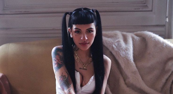 Cazzu se corona como la nueva reina del Trap preparando el lanzamiento de su videoclic Cazzu Mucha Data - Formula Entretenimiento