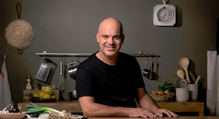 Santiago Giorgini cocinando en casa - Formula Entretenimiento Santiago Giorgini cocinando en casa - Formula Entretenimiento