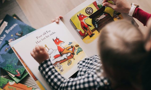Leyendo en casa - Fórmula Entretenimiento Leyendo en casa - Fórmula Entretenimiento