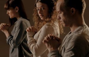 Amor sin etiquetas, más allá de una historia de romance Atrapada en el closet, Amor sin etiquetas - Fórmula Entretenimiento