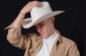 La industria INC. firma su primer artista de música popular Luís Alfonso Rendón - Fórmula Entretenimiento