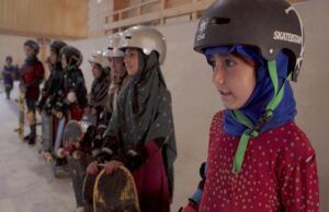 “Aprendiendo a patinar en zona de guerra”, se estrena por Lifetimes Aprendiendo a patinar en zona de guerra - Fórmula Entretenimiento