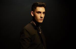 “Loco por ti”, la elegancia del género urbano, por Marc August Marc August - Fórmula Entretenimiento