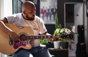 Pepe Cosme lanza “Maldición gitana”, una despedida sin anestesia Pepe Cosme - Fórmula Entretenimiento