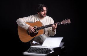 Antonio Montenegro resurge como el ave fénix con su disco debut “De las cenizas vendrá algo nuevo” Antonio Montenegro - Fórmula Entretenimiento