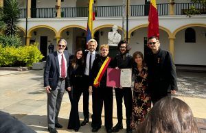 Morat recibe la Cruz de Plata que otorga el Concejo de Bogotá Morat recibe la Cruz de Plata - Fórmula Entretenimiento