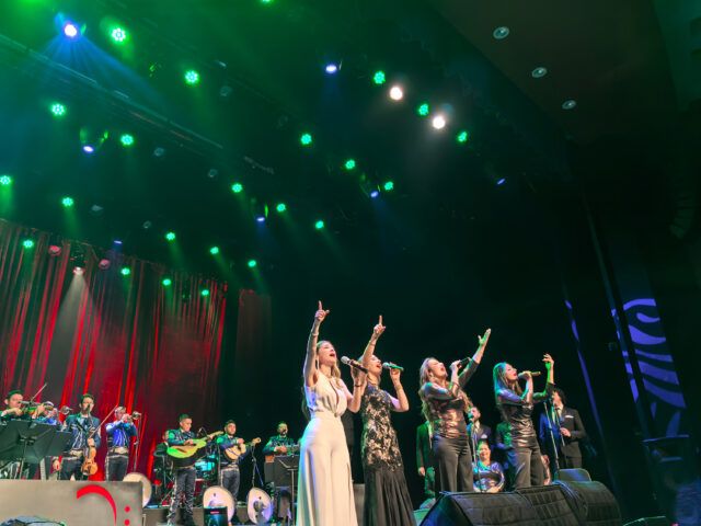 Clásicas del Amor presenta Divas y más Divas Clásicas del Amor presenta Divas y más Divas